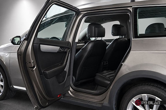 Volkswagen Passat Alltrack 10 of 25
