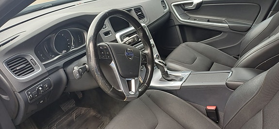 Volvo V60 2 of 7