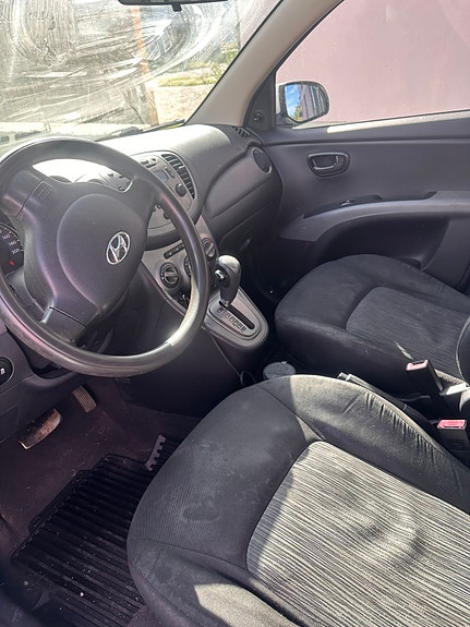 Hyundai i10 2 of 3