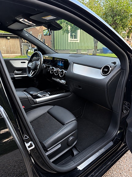 Mercedes-Benz B180 6 of 8