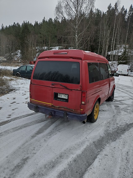 Chevrolet Astro 3 of 6