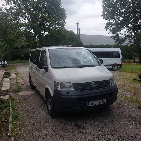 Volkswagen Shuttle 2 of 4