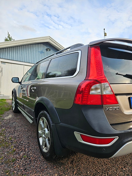 Volvo XC70 3 of 9