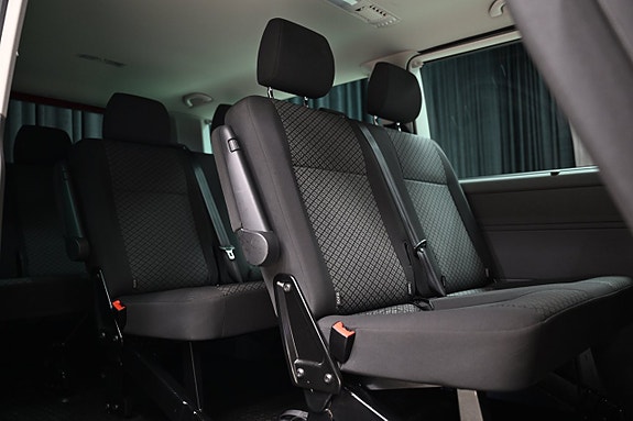 Volkswagen Caravelle 8 of 30