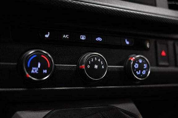 Volkswagen Caravelle 26 of 30