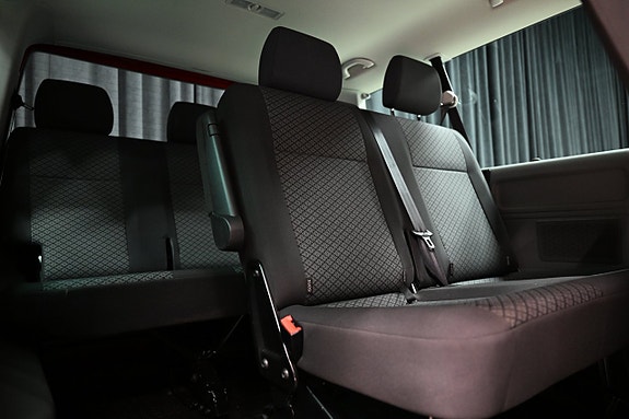 Volkswagen Caravelle 9 of 30
