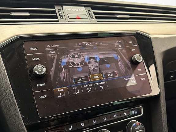 Volkswagen Passat 22 of 27
