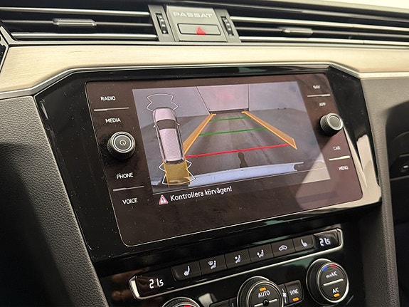 Volkswagen Passat 18 of 27