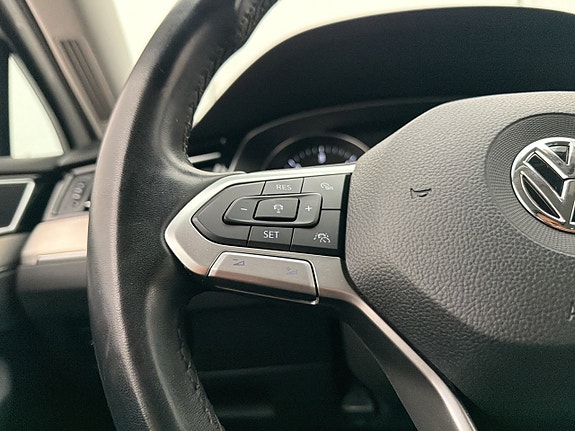 Volkswagen Passat 16 of 27