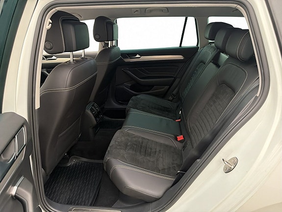 Volkswagen Passat 13 of 27
