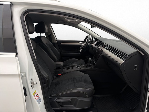 Volkswagen Passat 11 of 27