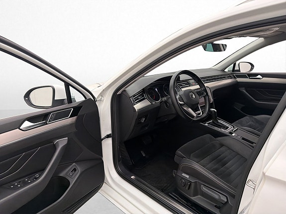Volkswagen Passat 8 of 27