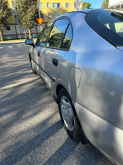 Mitsubishi Carisma 4 of 6