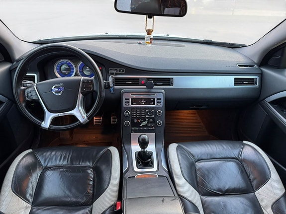 Volvo V70 9 of 12