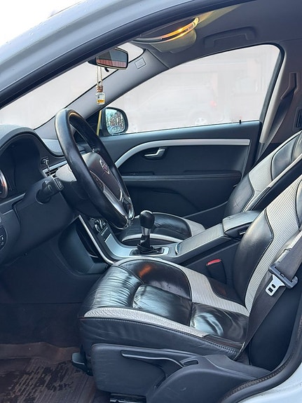 Volvo V70 7 of 12