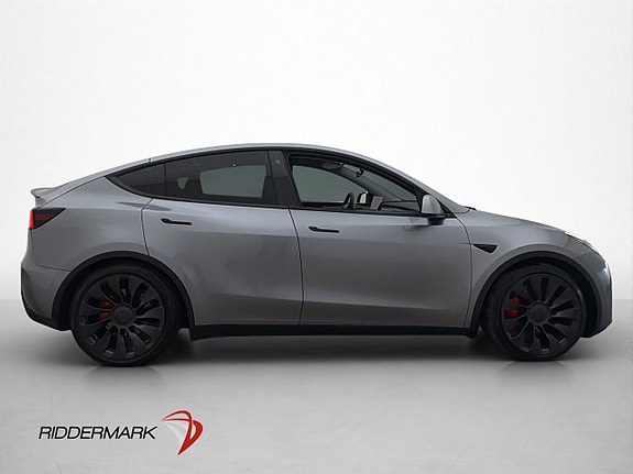 Tesla Model Y 10 of 30