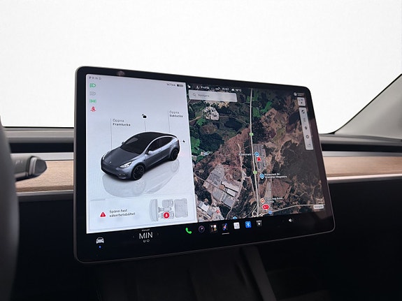 Tesla Model Y 26 of 30