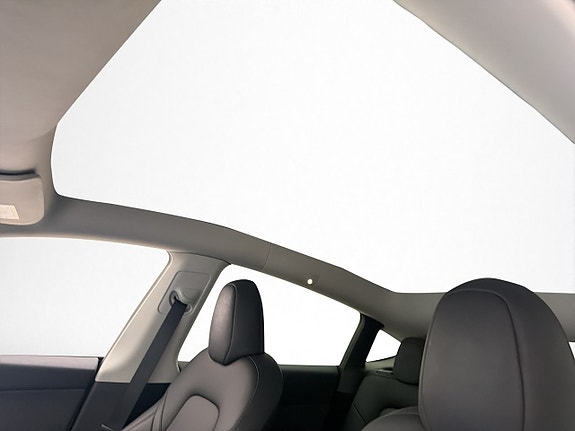 Tesla Model Y 14 of 30