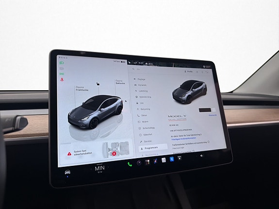 Tesla Model Y 28 of 30