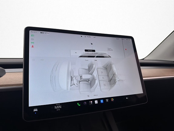 Tesla Model Y 24 of 30