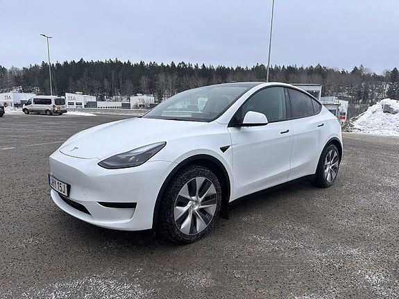 Tesla Model Y 7 of 8