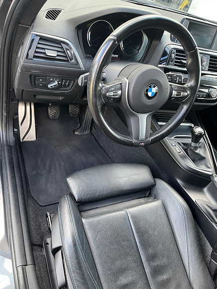 BMW 118i 4 of 6
