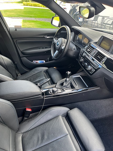 BMW 118i 3 of 6