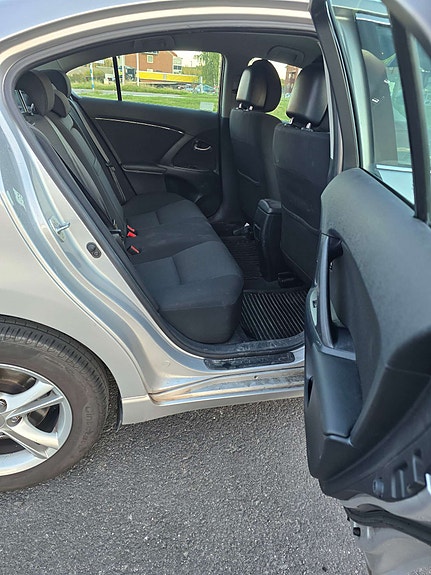 Toyota Avensis 3 of 5