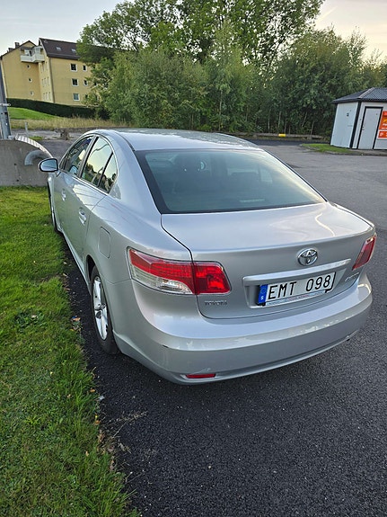 Toyota Avensis 2 of 5