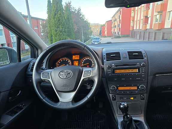 Toyota Avensis 5 of 5