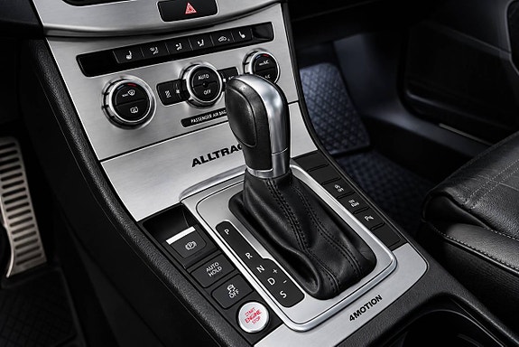 Volkswagen Passat Alltrack 17 of 23