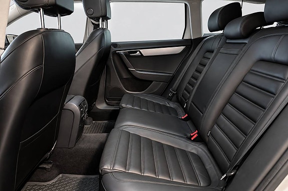 Volkswagen Passat Alltrack 13 of 23