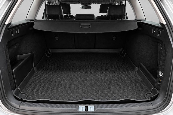 Volkswagen Passat Alltrack 9 of 23