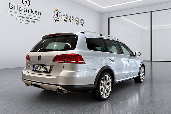 Volkswagen Passat Alltrack 2 of 23