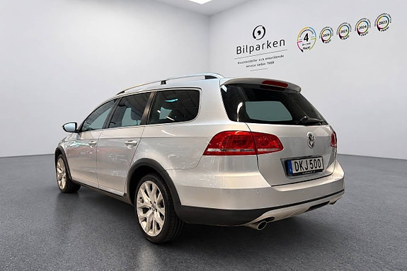 Volkswagen Passat Alltrack 3 of 23