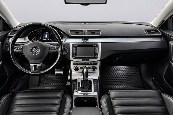 Volkswagen Passat Alltrack 16 of 23