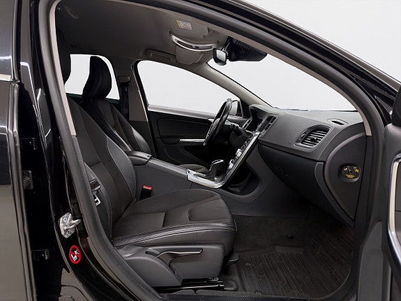 Volvo V60 14 of 17