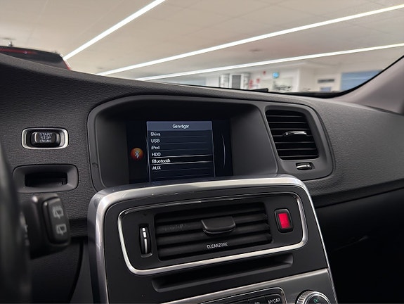 Volvo V60 13 of 17