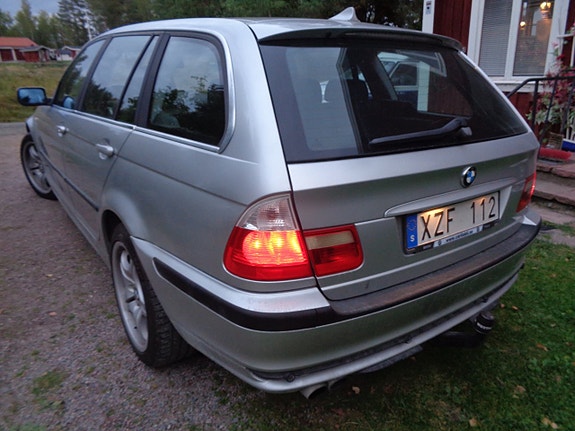 BMW 330Xi 4 of 30