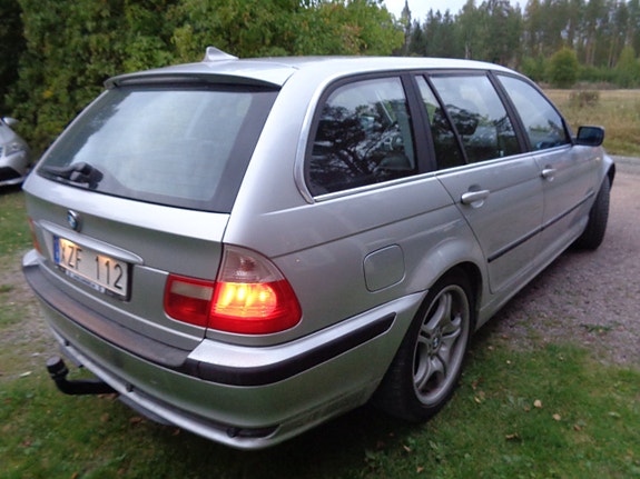 BMW 330Xi 3 of 30