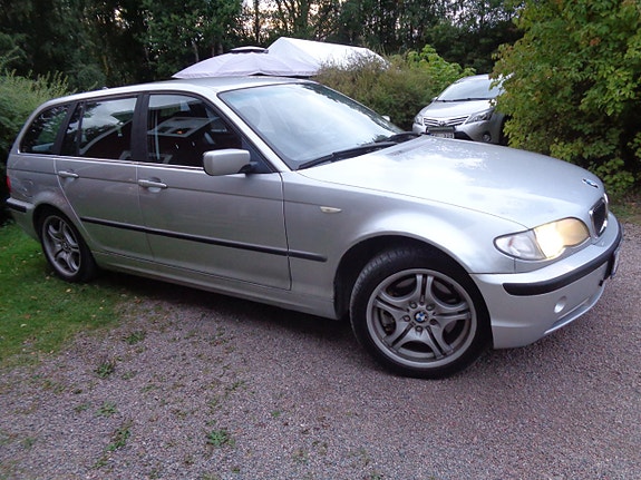 BMW 330Xi 2 of 30