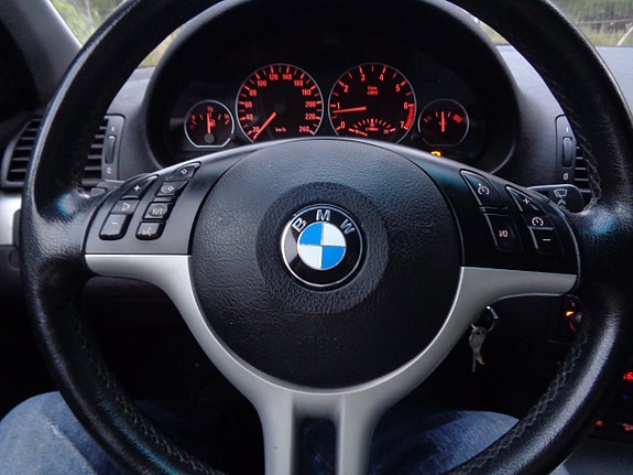 BMW 330Xi 6 of 30