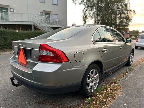 Volvo S80 4 of 6