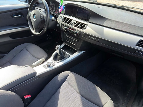 BMW 318d 6 of 8