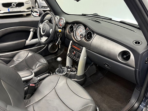 MINI Cooper S 16 of 23