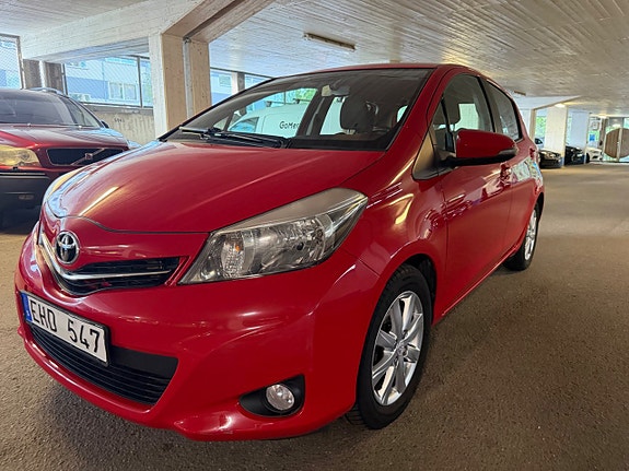 Toyota Yaris 2 of 13
