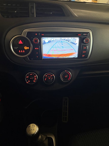 Toyota Yaris 11 of 13