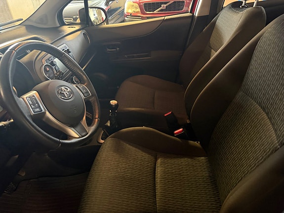 Toyota Yaris 9 of 13