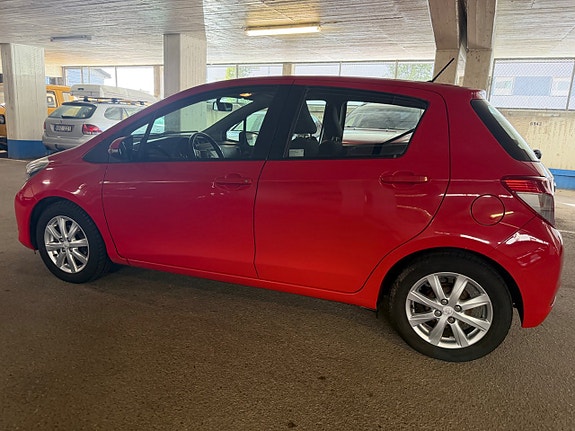 Toyota Yaris 8 of 13