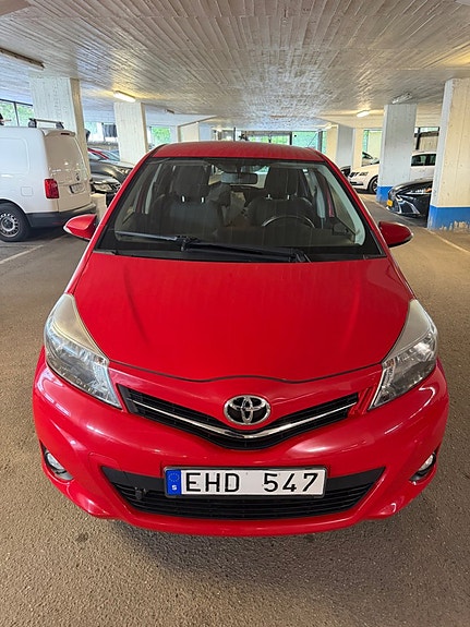 Toyota Yaris 3 of 13
